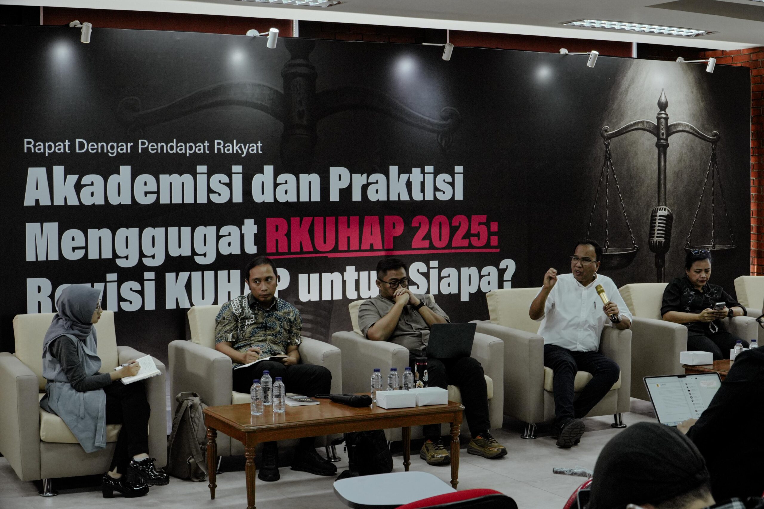 Rapat Dengar Pendapat Rakyat Akademisi dan Praktisi Menggugat RKUHAP 2025: Revisi KUHAP untuk siapa?